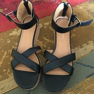 Adrienne Vittadini Black Ankle Strap sandals size 8